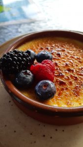creme brulee, berry, candy-5455758.jpg